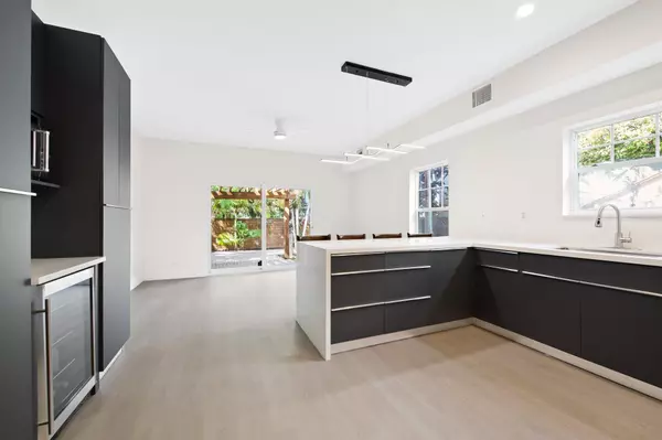 Fort Lauderdale, FL 33311,645 NW 2 AVE