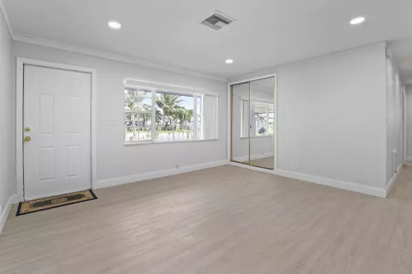 West Palm Beach, FL 33409,319 S Congress AVE A