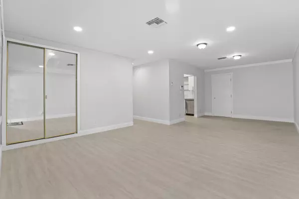 West Palm Beach, FL 33409,319 S Congress AVE A