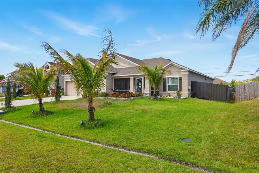 1041 SW Dartmouth AVE, Port Saint Lucie, FL 34953