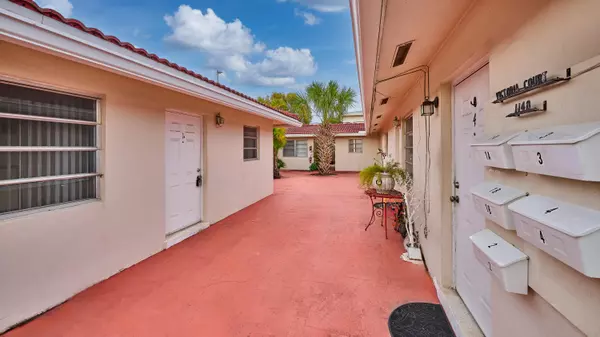 Pompano Beach, FL 33062,1140 NE 24 AVE 1-4