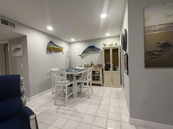 North Palm Beach, FL 33408,110 Shore CT 108