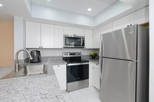 Port Saint Lucie, FL 34952,1530 SE Royal Green CIR 205