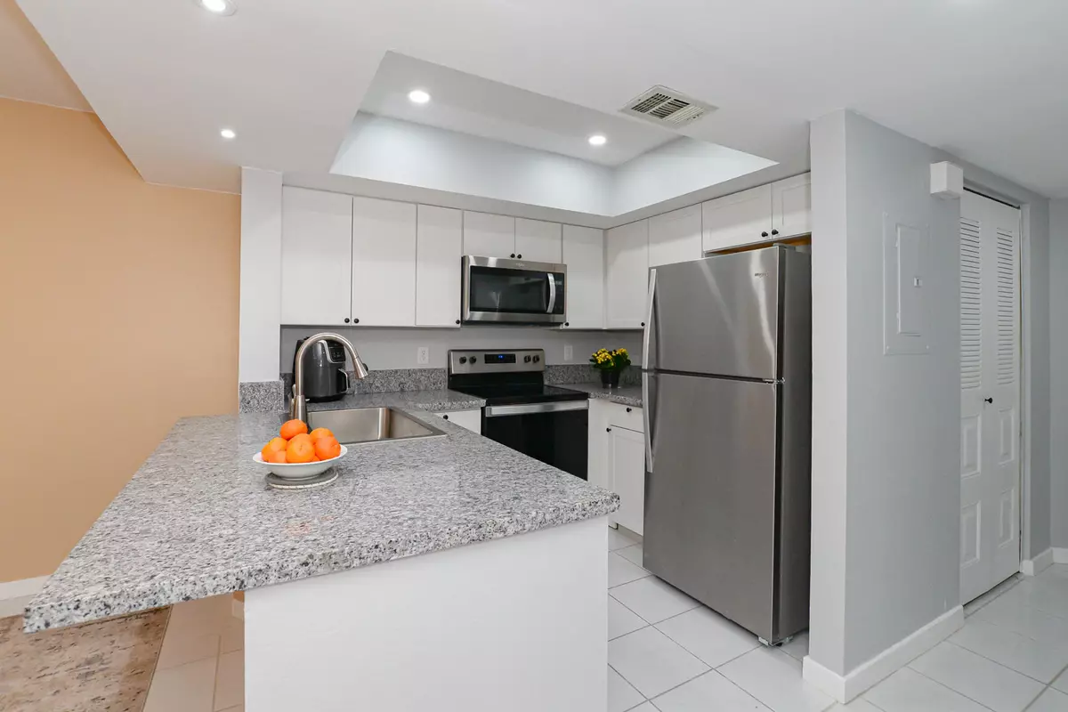 Port Saint Lucie, FL 34952,1530 SE Royal Green CIR 205