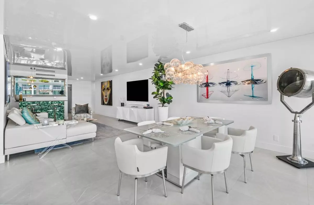 Palm Beach, FL 33480,2784 S Ocean BLVD 105s