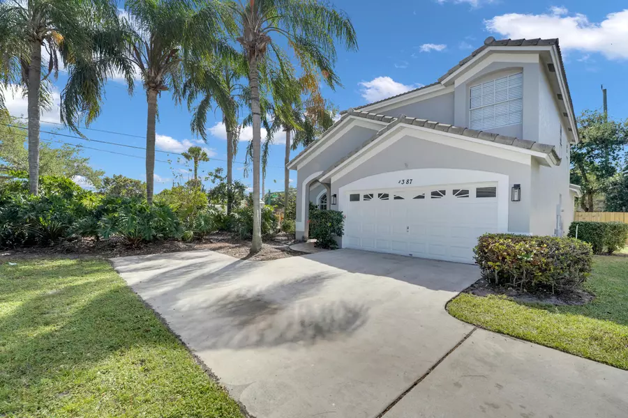 4387 Leicester CT, West Palm Beach, FL 33409