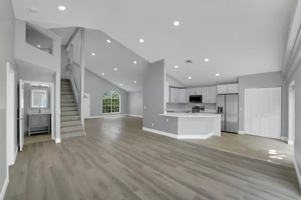 West Palm Beach, FL 33409,4387 Leicester CT