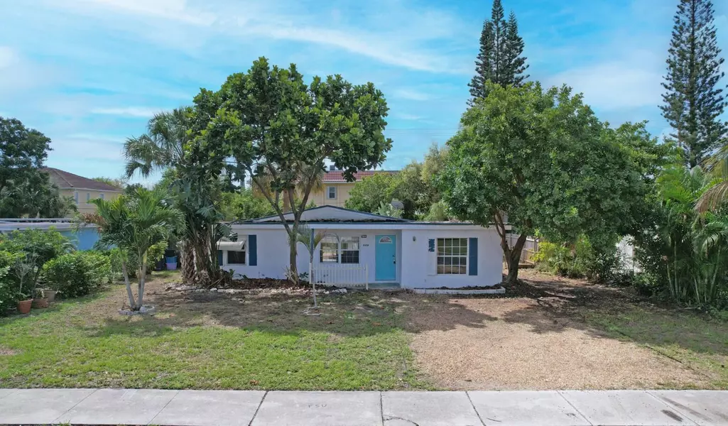 2658 Lorraine CT, North Palm Beach, FL 33403