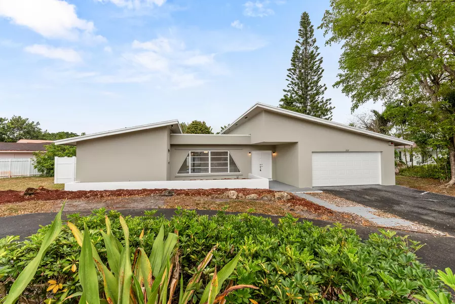 7831 NW 10th ST, Plantation, FL 33322