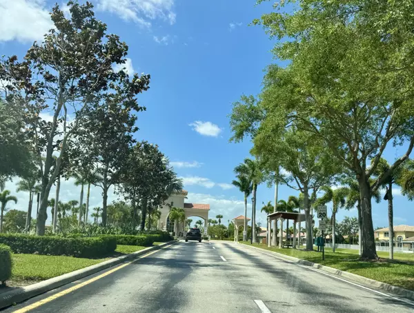 Fort Pierce, FL 34951,5852 Sunberry CIR