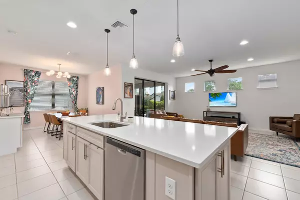 Port Saint Lucie, FL 34984,581 SE Monet DR