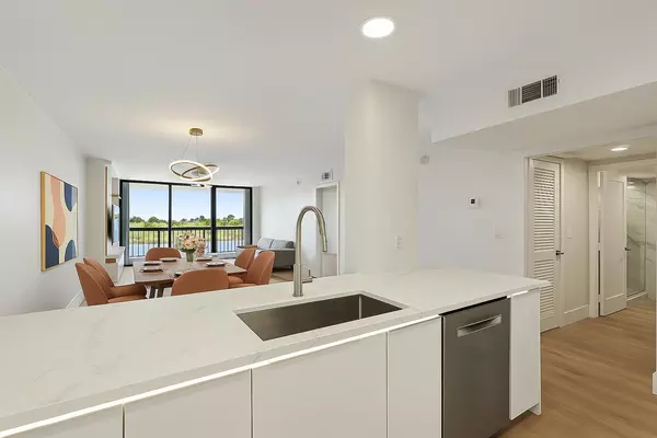 North Palm Beach, FL 33408,356 Golfview RD 405