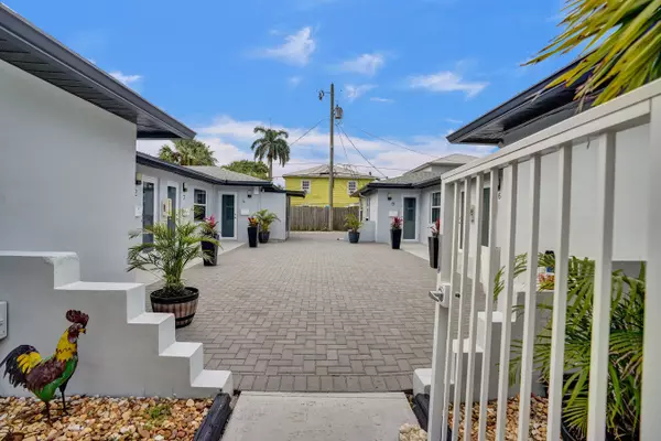 220 Walton BLVD 8, West Palm Beach, FL 33405