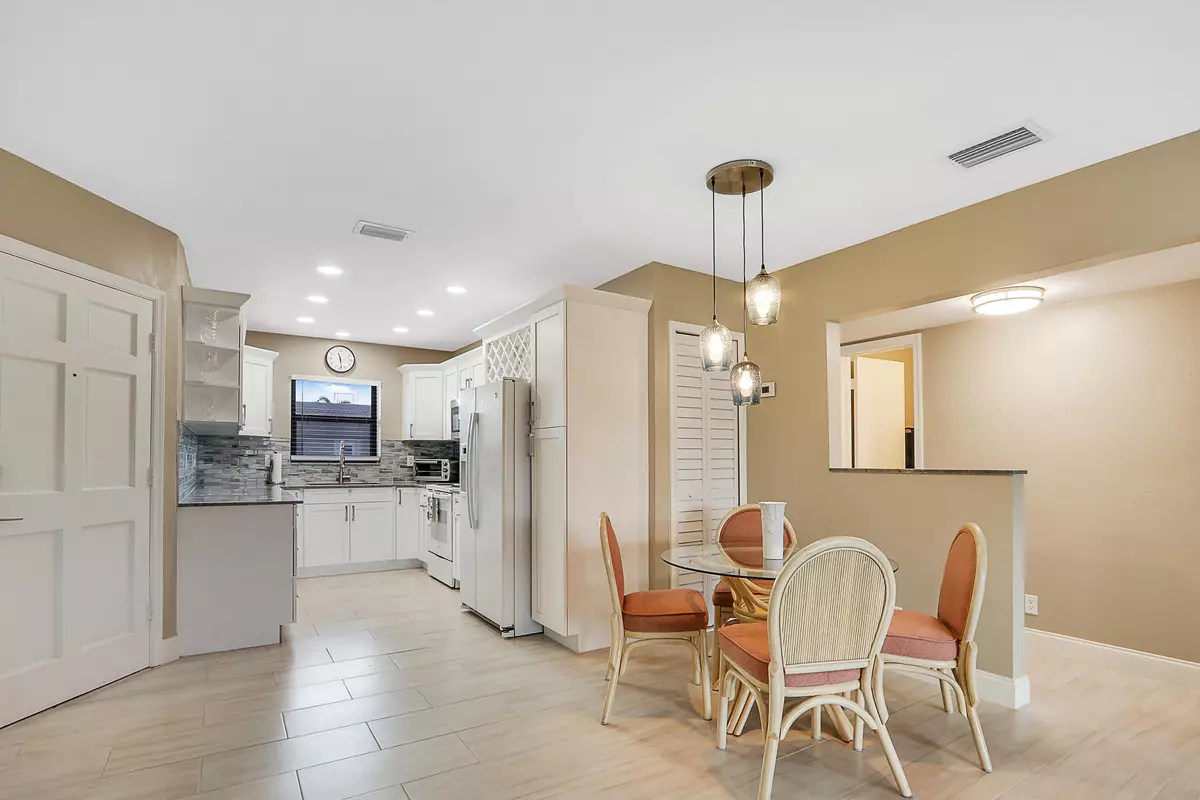 Jupiter, FL 33477,755 Saturn ST E204