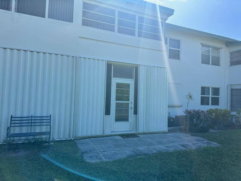 Boynton Beach, FL 33426,1117 Lake TER 105