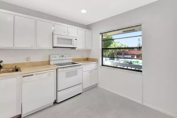 Boca Raton, FL 33428,9187 Norte Lago 5 J