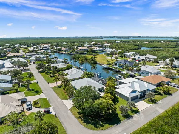 Hutchinson Island, FL 34949,139 Commonwealth CT