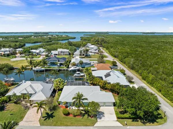 Hutchinson Island, FL 34949,139 Commonwealth CT