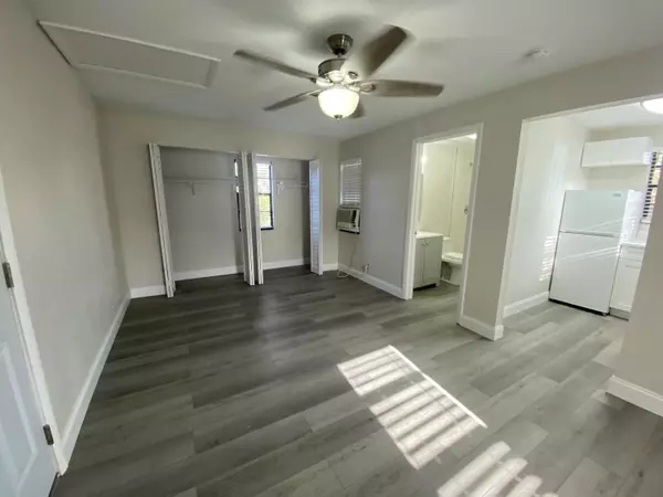 Lake Worth Beach, FL 33460,11 N Lakeside DR 4