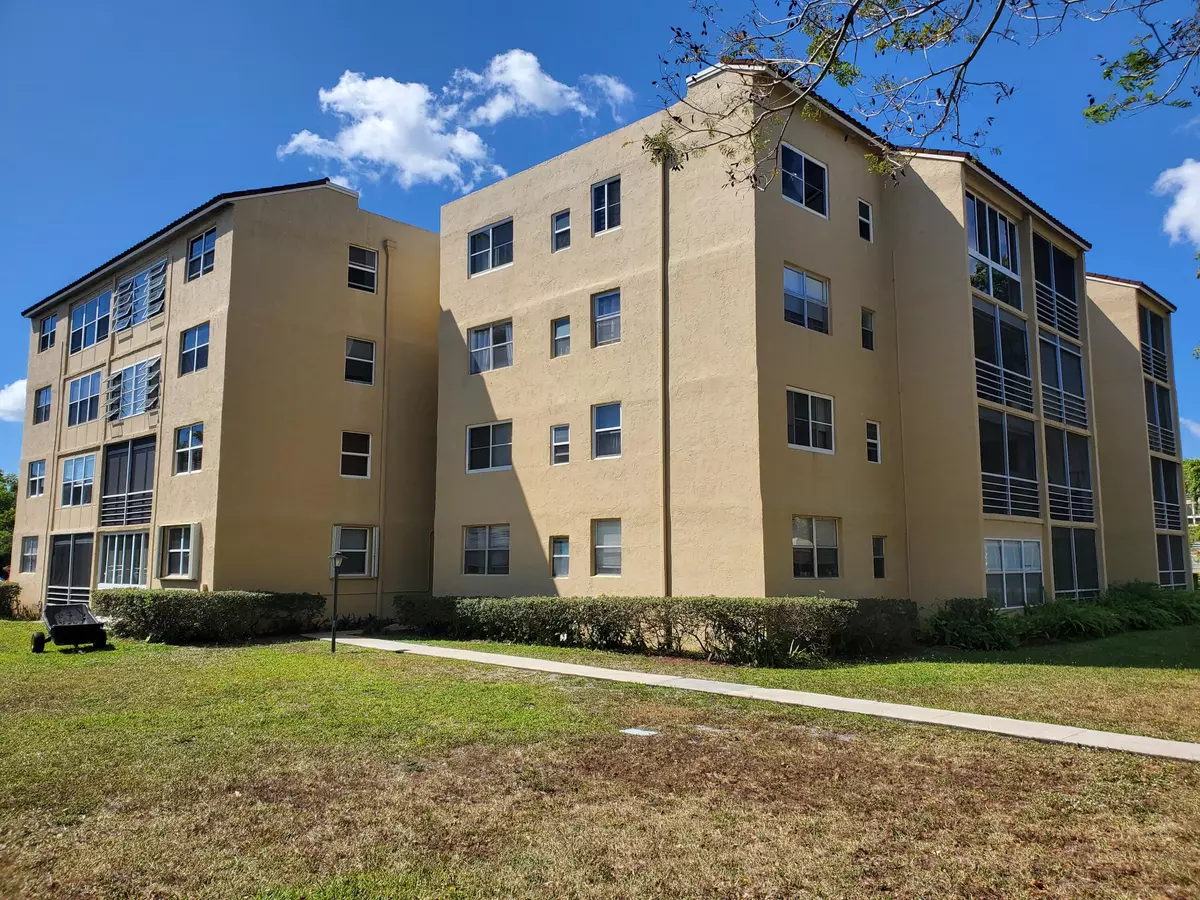 Lauderdale Lakes, FL 33311,2811 Somerset DR 404