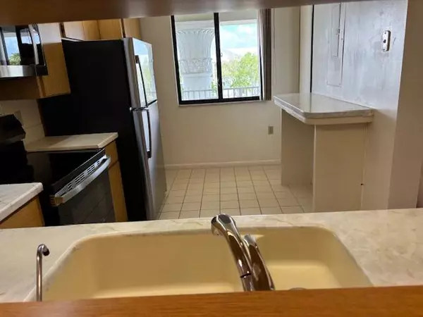 West Palm Beach, FL 33409,2401 Village BLVD 403