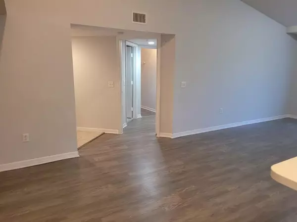 West Palm Beach, FL 33417,4197 N Haverhill RD 212