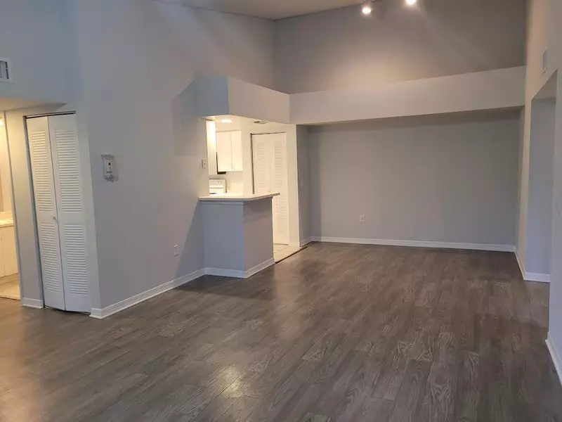 4197 N Haverhill RD 212, West Palm Beach, FL 33417