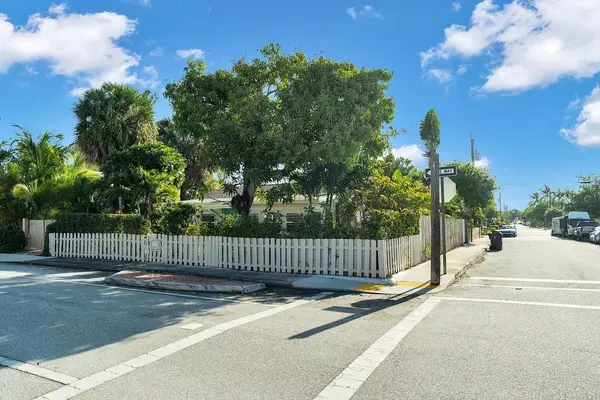 Lake Worth Beach, FL 33460,330 S M ST