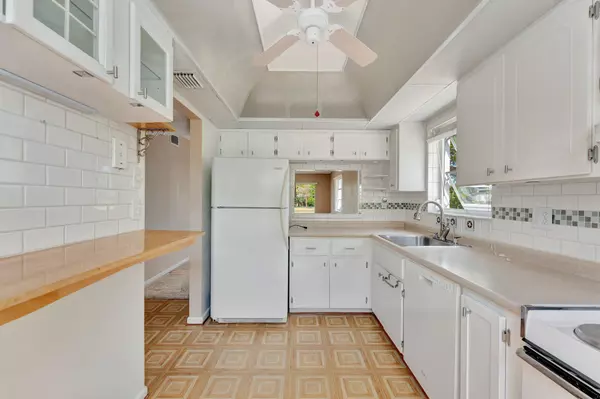 Lauderhill, FL 33319,3551 Inverrary DR 212