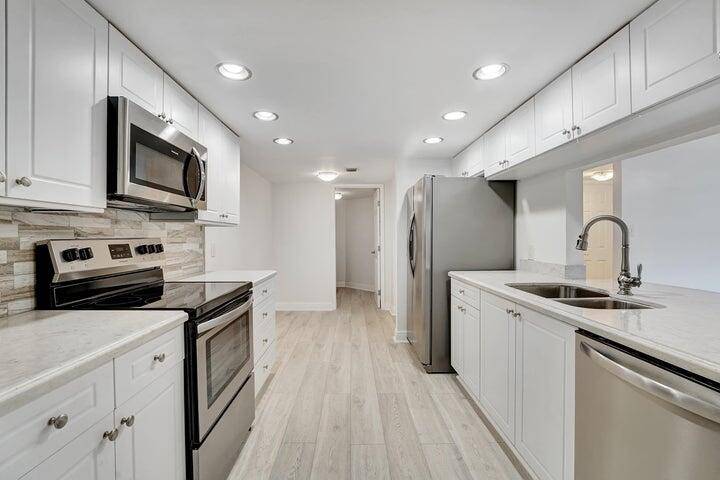 2025 Lavers CIR D504, Delray Beach, FL 33444