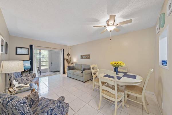 1111 Lake TER 105, Boynton Beach, FL 33426