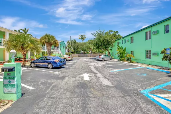Lake Worth Beach, FL 33460,320 N Federal HWY