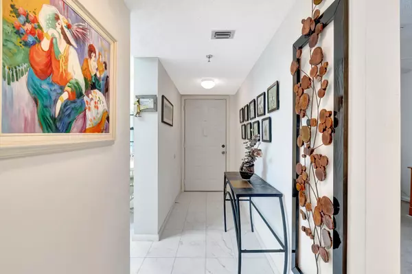 Delray Beach, FL 33446,14425 Strathmore LN 304