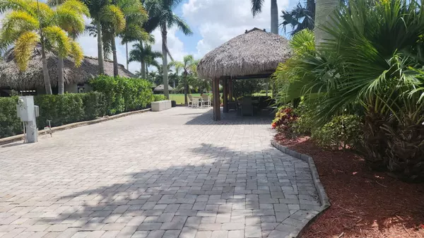 219 NW Chipshot LN, Port Saint Lucie, FL 34986