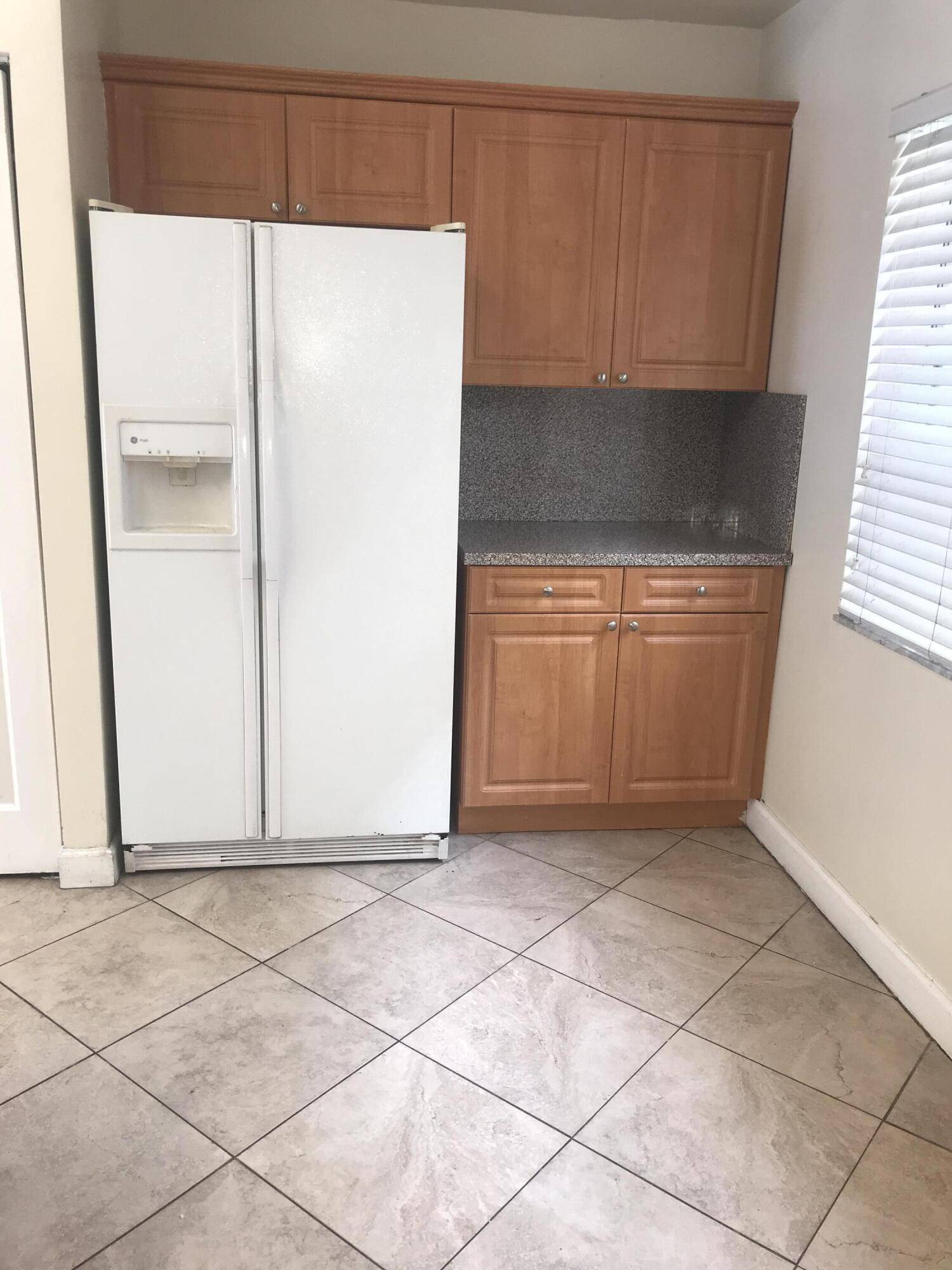 Plantation, FL 33324,845 NW 98 AVE