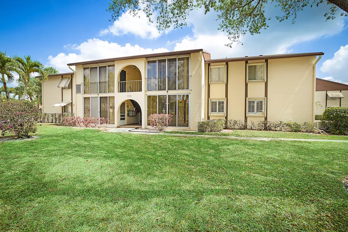 Greenacres, FL 33463,138 Lake Pine CIR D-1