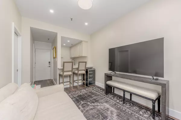 Palm Beach, FL 33480,235 Sunrise AVE 2211