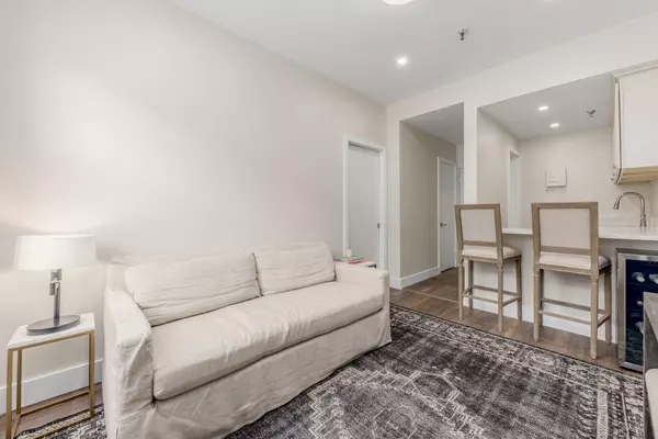 Palm Beach, FL 33480,235 Sunrise AVE 2211