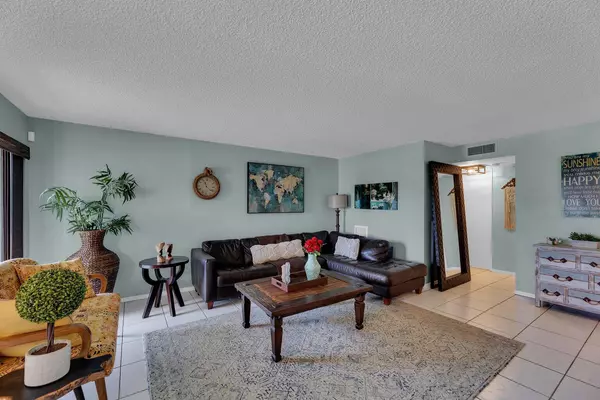 Boca Raton, FL 33433,5650 Camino Del Sol 205