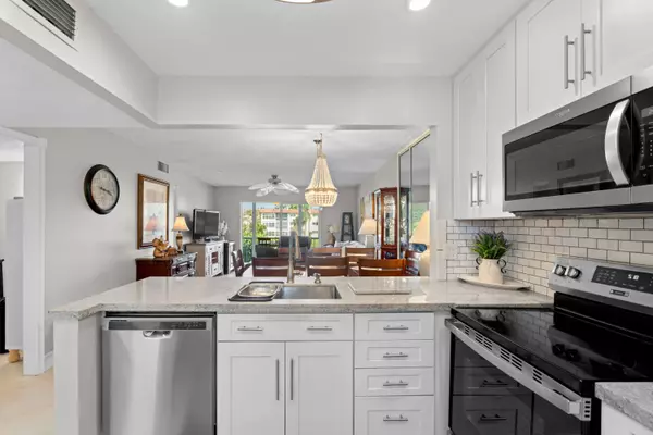 Delray Beach, FL 33446,32 Abbey LN 207