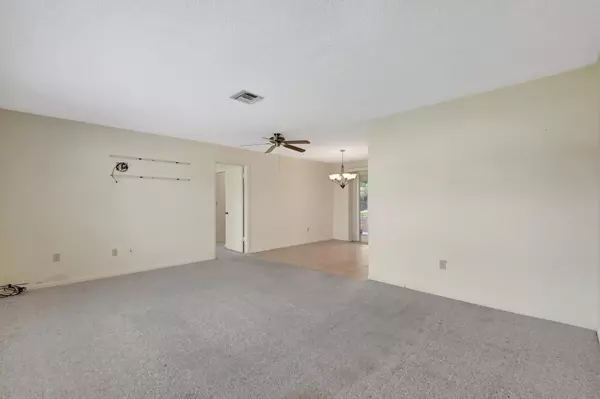 Lake Worth, FL 33467,7140 Bobalink CT