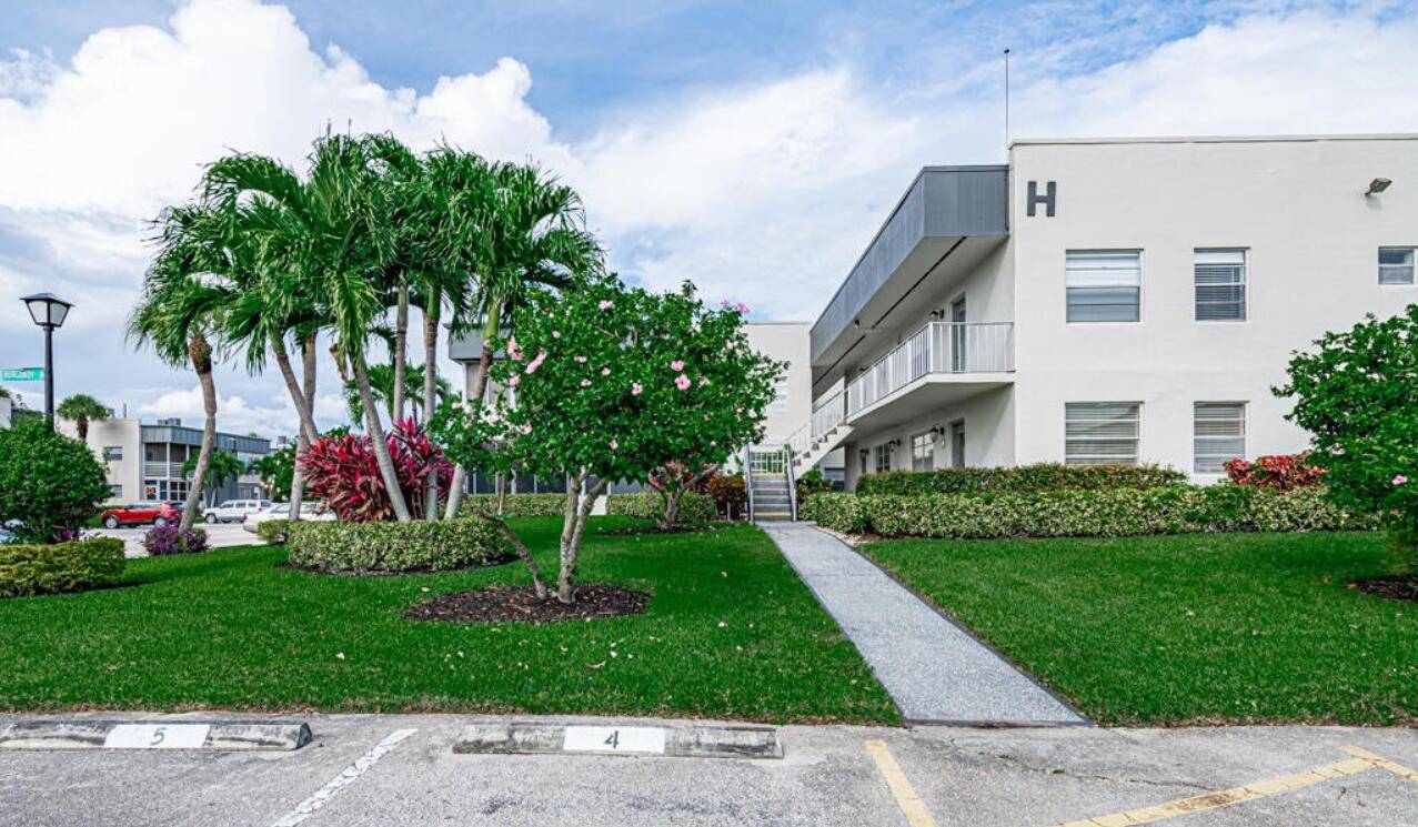 Delray Beach, FL 33484,372 Burgundy H