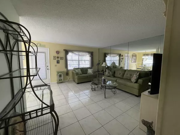 Delray Beach, FL 33484,372 Burgundy H