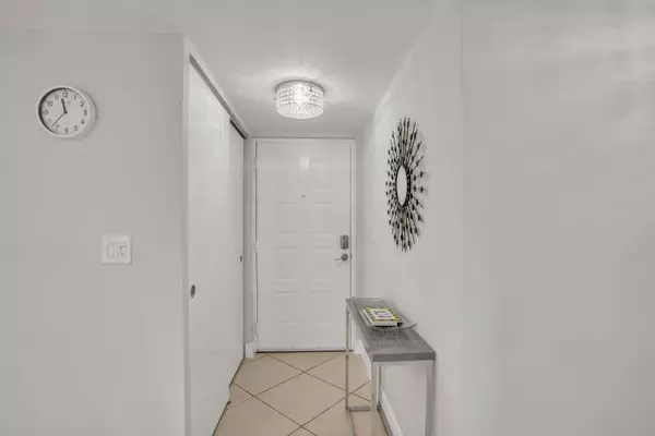 Delray Beach, FL 33444,955 Egret 104 CIR 104