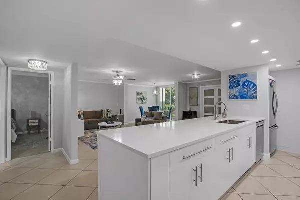 Delray Beach, FL 33444,955 Egret 104 CIR 104
