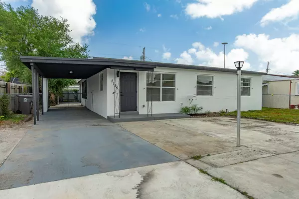 2125 Longwood RD,  West Palm Beach,  FL 33409