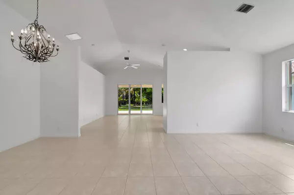 West Palm Beach, FL 33411,9743 Sandpiper LN