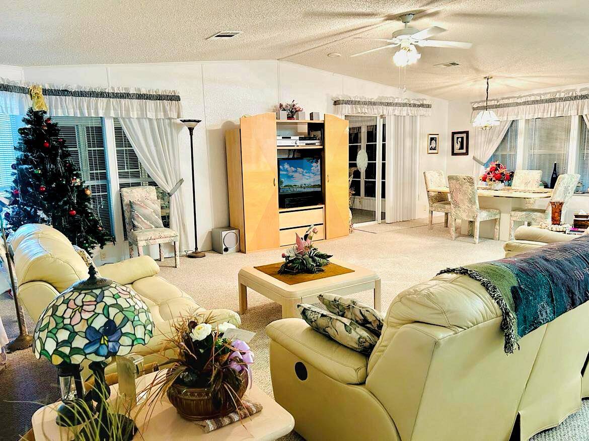 Moore Haven, FL 33471,867 Yacht Club WAY