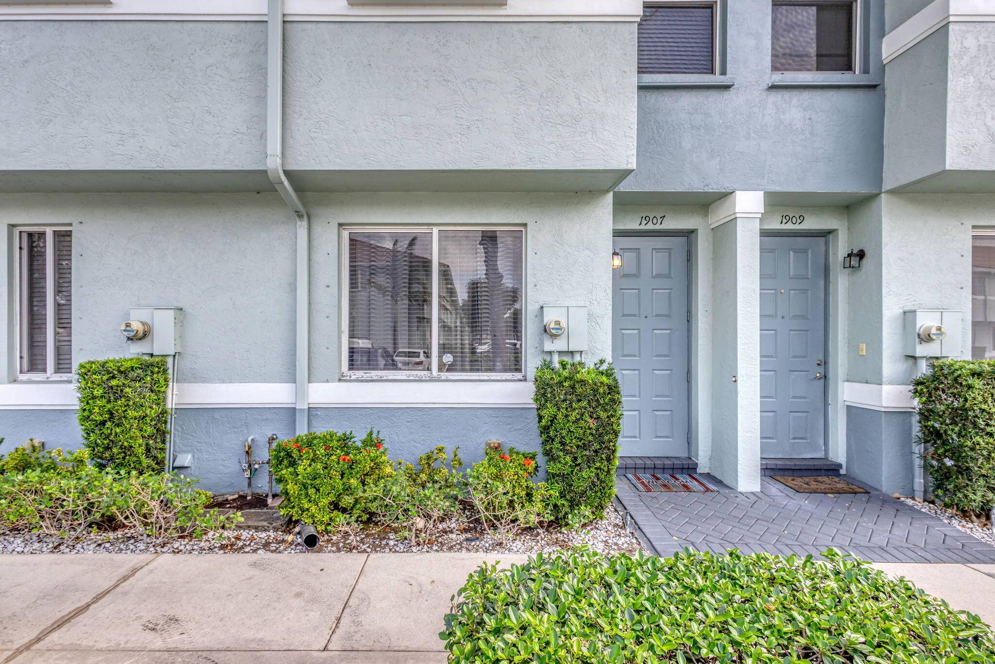 Riviera Beach, FL 33404,1907 Hibiscus LN