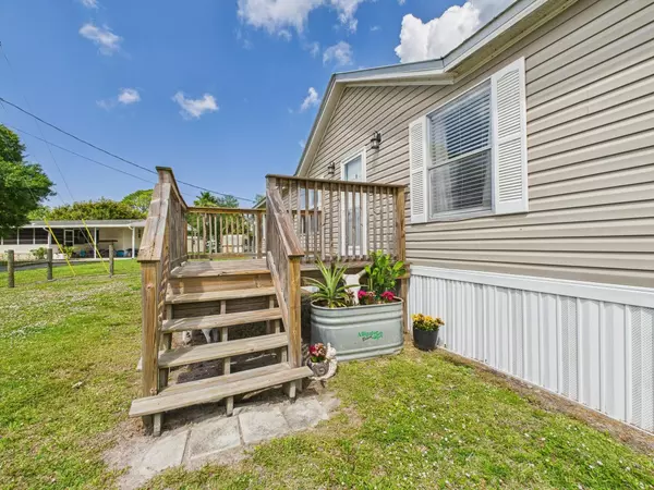 Okeechobee, FL 34974,2452 SE 21st TER